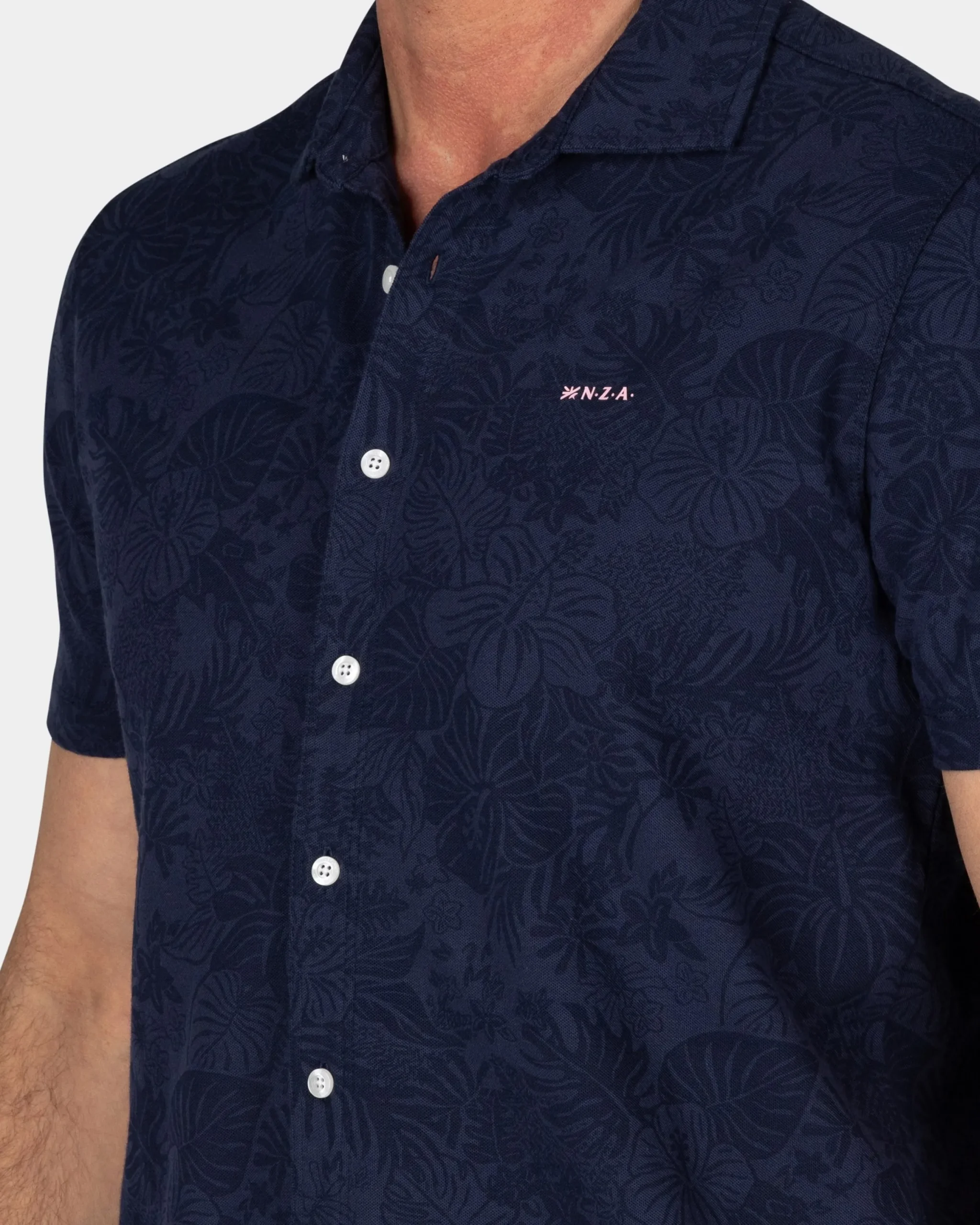 NZA New Zealand Auckland Donkerblauw overhemd met korte mouw en bloemprint