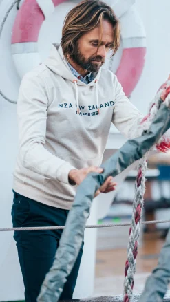 NZA New Zealand Auckland Ecru hoodie met tekst op de borst -