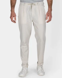 NZA New Zealand Auckland Witte chino met linnen